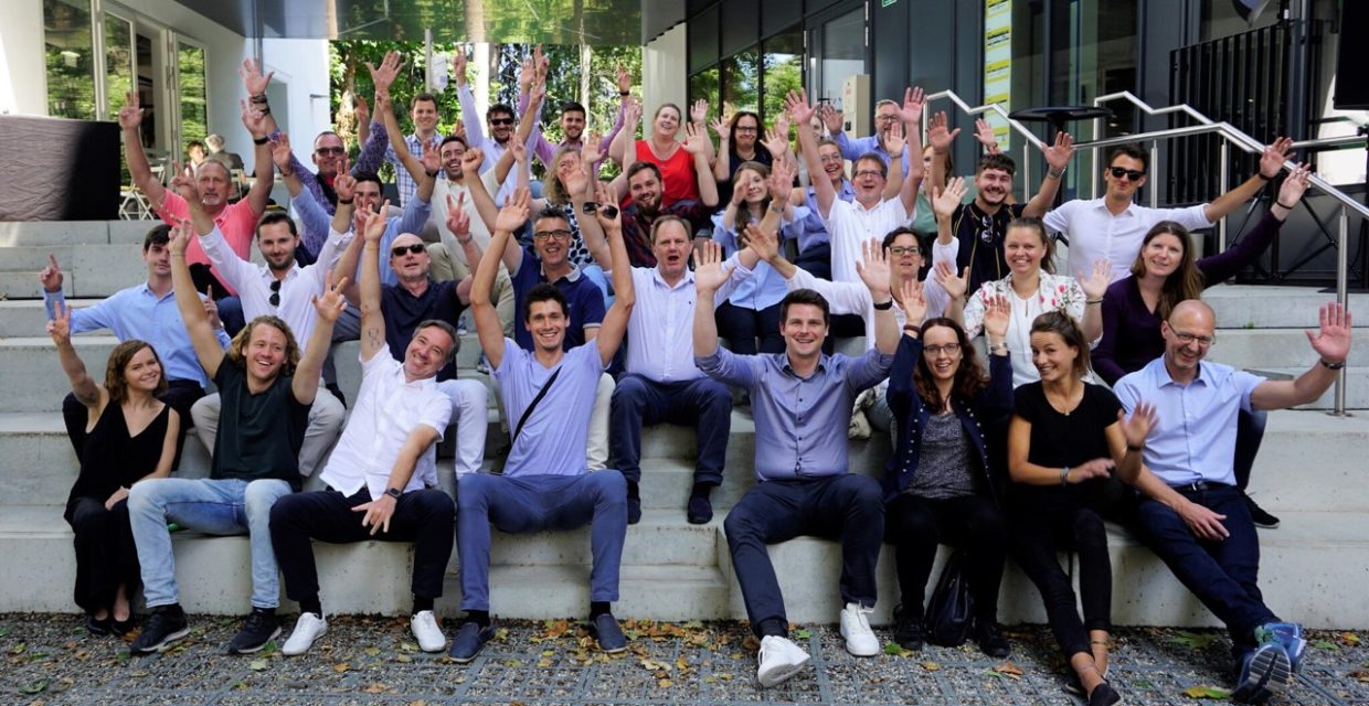 Teamfoto Inspiralia vor dem Unicorn